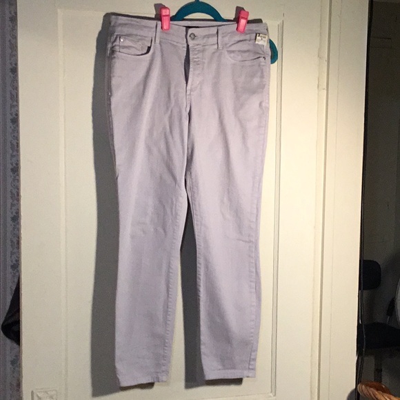 NYDJ size 10 great condition Khaki in color - Picture 3 of 4